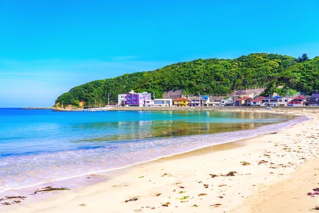 外浦海岸的晴朗天气，沿海旅馆