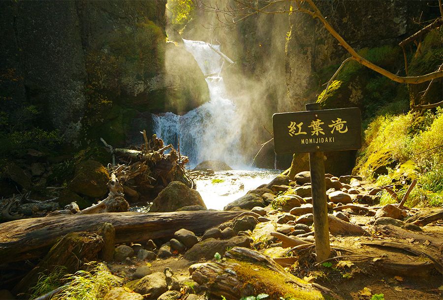 Hokkaido Sounkyo Momijidani Sounkyo Hot Spring Town Momijidaki Fall foliage famous spot Daisetsuzan National Park
