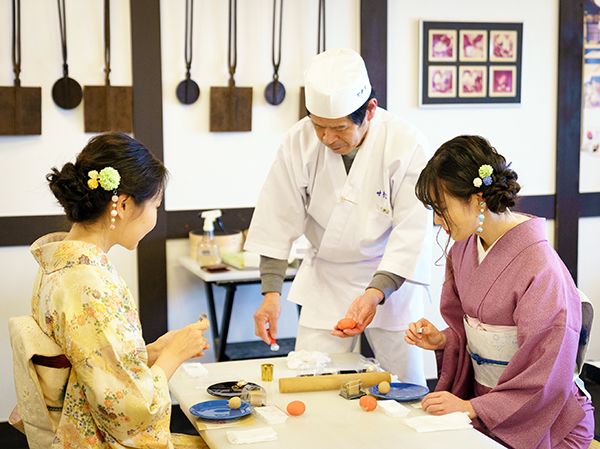 Japanese sweets and sweets making experience image