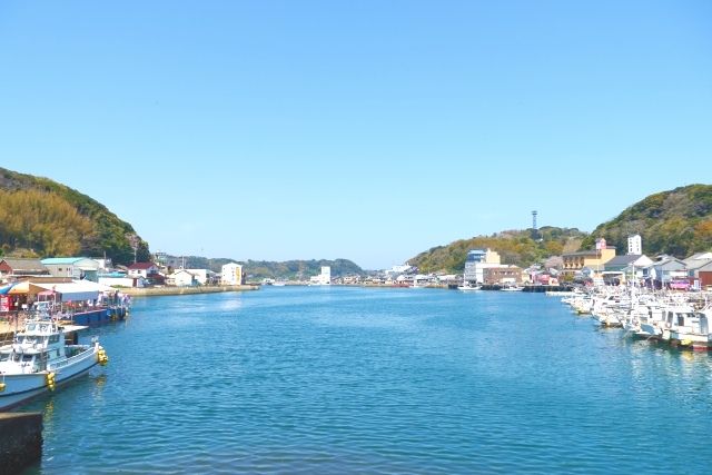 九州鳴子漁港的魷魚捕撈形象