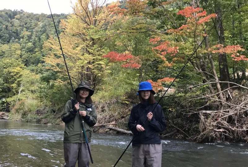 山溪垂钓　女性　富良野　指引户外俱乐部