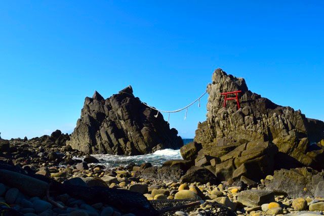 Tanegashima's Power Spot Otatsu and Metatsu no Iwa