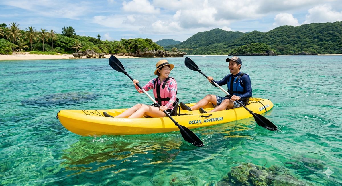 エメラルドグリーンの美しい海で、二人乗りの黄色いシーカヤックに乗り込み楽しそうに進むカップル