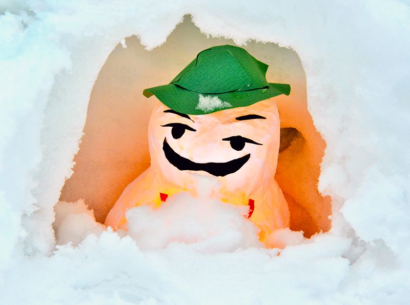 เทศกาลหิมะโทคามาจิ ตุ๊กตาหิมะ ตุ๊กตาหิมะ โคมไฟ เทียน เทียน
