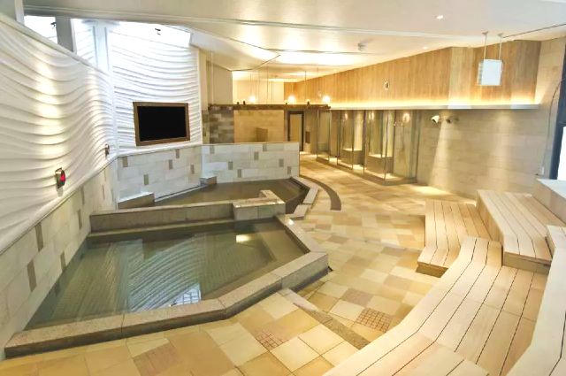 東京　大人が1日遊べる場所　温泉施設　「天然温泉　平和島」