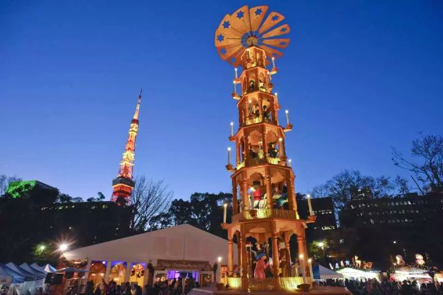 도쿄 크리스마스 마켓 피라미드