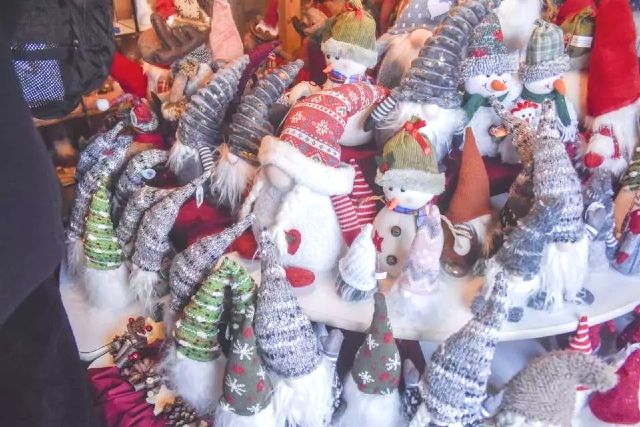 도쿄 크리스마스 마켓 2025 잡화 부스 숍 놈 인형