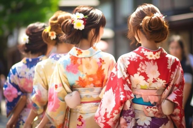 A group of women wearing yukata and heading to the fireworks display