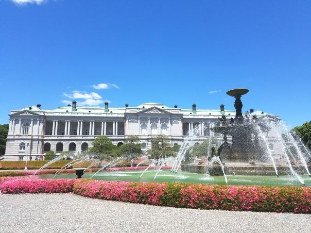เกสต์เฮาส์ของรัฐ Akasaka Imperial Villa และน้ำพุ