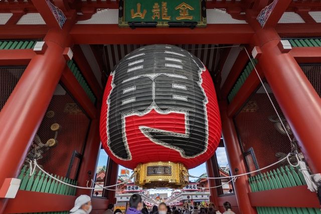Sensoji Temple in Asakusa, Tokyo (big lantern at Kaminarimon)