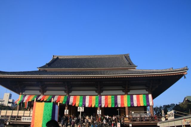 東京・西新井大師の初詣の様子