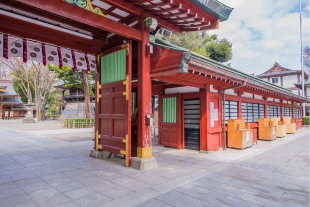 Okunitama Shrine (Zuishinmon) in Fuchu, Tokyo