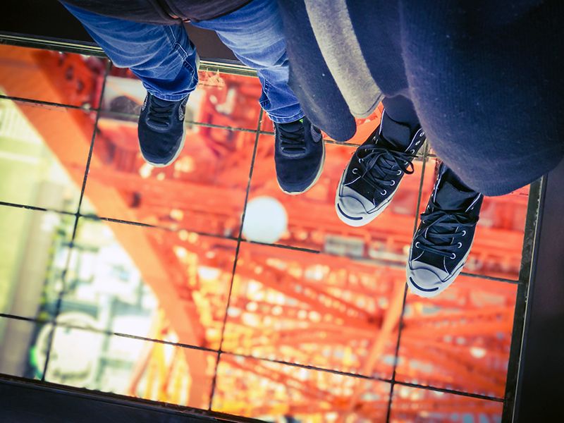 東京　1泊2日モデルコース　定番観光　人気スポット　東京タワー　東京のランドマーク　展望台　145mの下の景色をのぞけるガラスの床　スカイウォークウィンドウ
