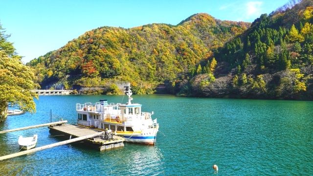 富山・砺波市、庄川峡と遊覧船