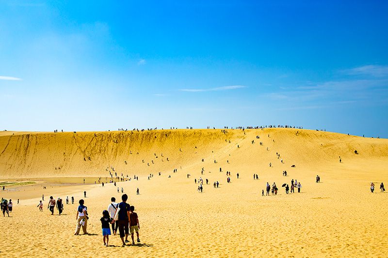 Tourist map of Tottori Sand Dunes Model route Recommended spots San'in Kaigan National Park Natural monument Special protection area San'in Kaigan Geopark Sand dunes crowded with many tourists Summer Oasis Uma no Se Coastal sand dunes