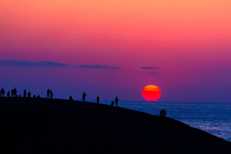 鳥取砂丘の観光マップ　モデルルート　おすすめスポット　山陰海岸国立公園　天然記念物　特別保護地区　山陰海岸ジオパーク　日本海に沈む夕陽　絶景
