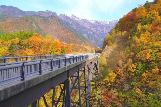 10月　おすすめ旅行先　岐阜　秋の奥飛騨　奥飛騨温泉郷　北アルプス大橋　笠ヶ岳