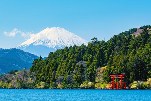 箱根芦之湖和富士山