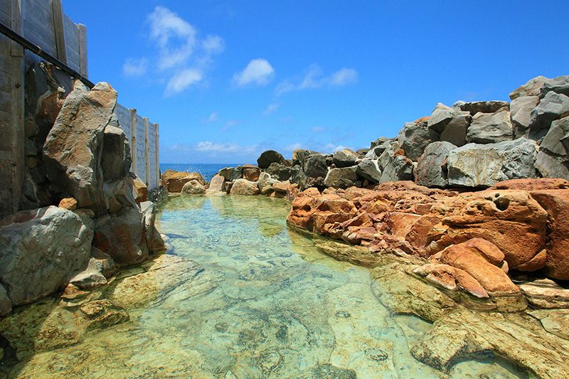 Shirarahama Sakinoyu Open-air bath with the Pacific Ocean in front of you