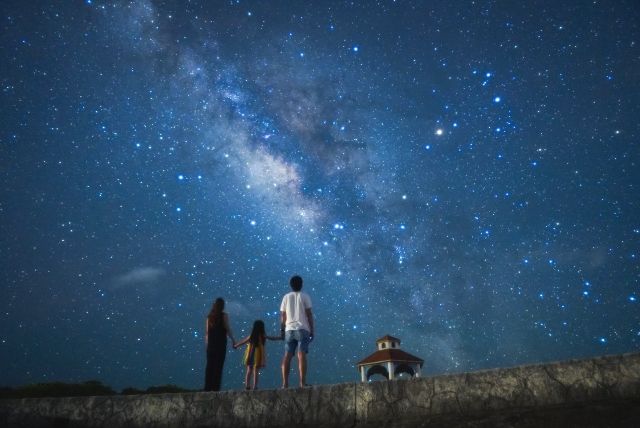 沖縄・宮古島「星空フォト　Junta　Waki」　星空フォトツアーを楽しむ家族