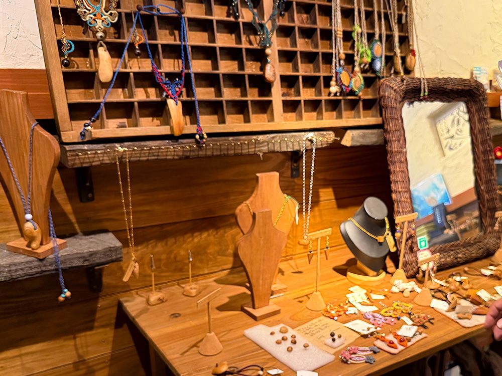 屋久島・屋久杉でアクセサリーやストラップを手作り｜体験レポート「樹