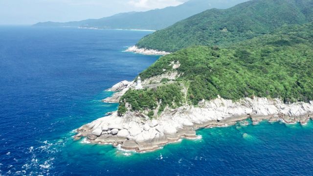 Kagoshima/Yakushima Lighthouse (Nagata Lighthouse) is a registered tangible cultural property of the country.