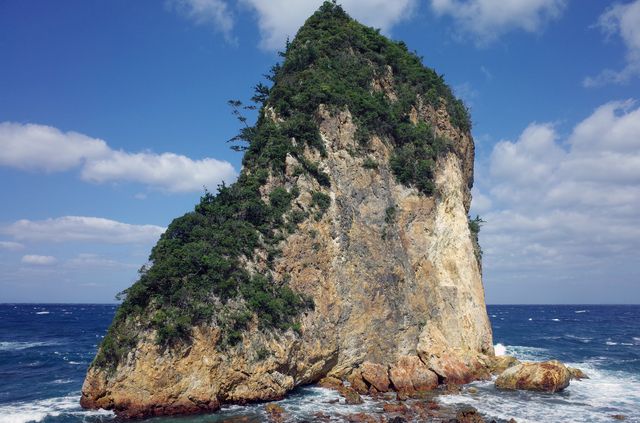 ``เนมาจิ โนะ ทาเทกามิ'' บนเกาะคุจิโนเอราบุ คาโกชิม่า