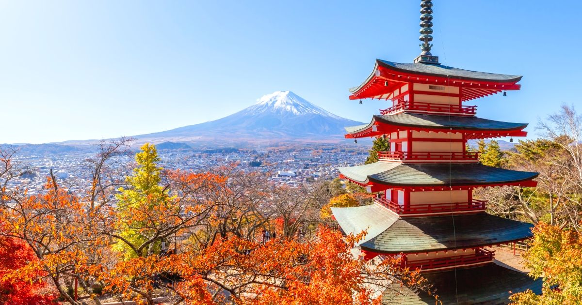 Images of recommended photo spots and drive courses in Yamanashi sightseeing in autumn