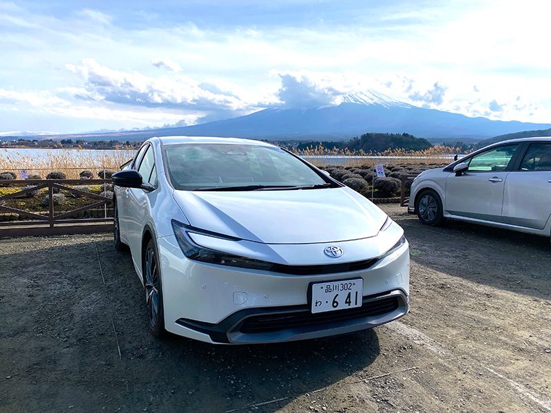 Yamanashi Sightseeing Model Course Popular spots to enjoy on a day drive Lake Kawaguchi Oishi Park Mt. Fuji Couple Useful driving goods