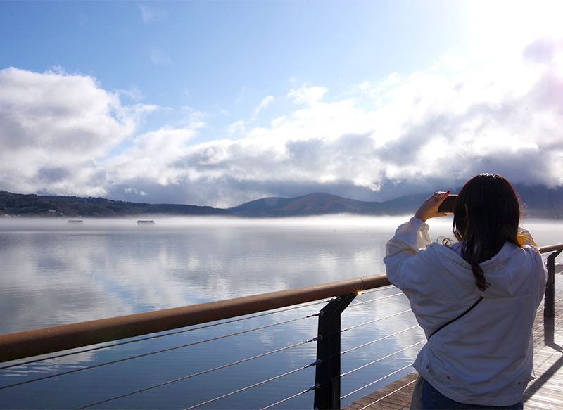 山梨　観光　モデルコース　日帰りドライブで楽しむ人気スポット　山中湖　富士五湖　写真撮影