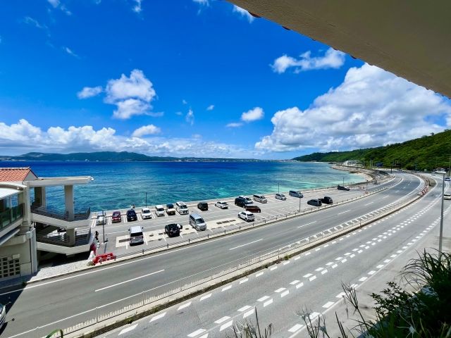 道の駅許田から見える青い海