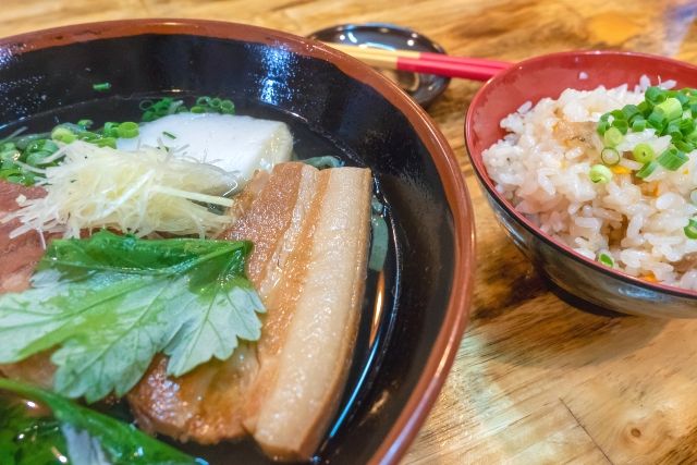 读谷村美食胜地 鹤目堂 善哉万所亭 冲绳荞麦面