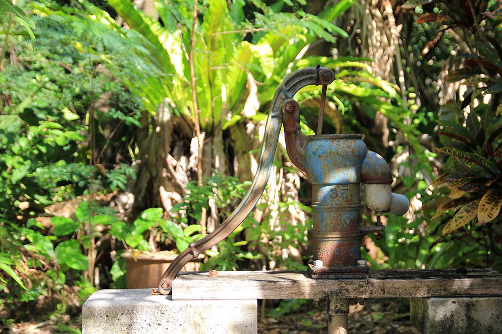 A thorough guide to Yubu Island! Introducing water buffalo carts, sightseeing spots, and how to get there. Yubu Island's well and the remains of the old school gate.