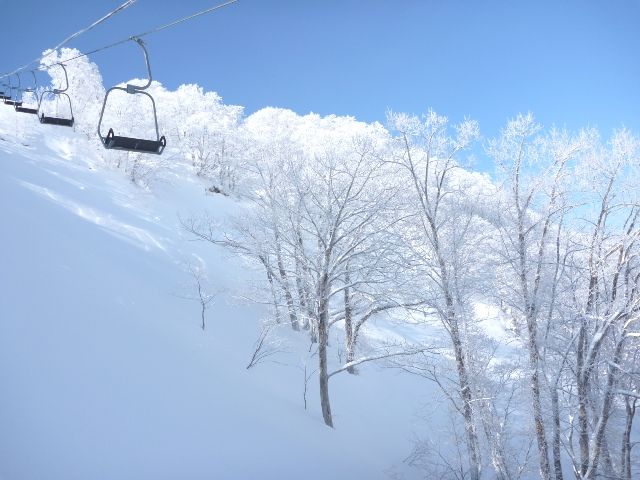 湯沢高原スキー場とリフト