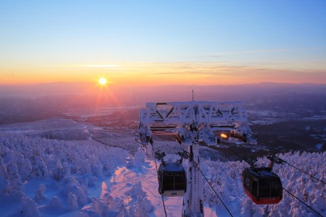 Enjoy the spectacular winter scenery "Rime on Trees" at Zao Ropeway, a popular winter date spot