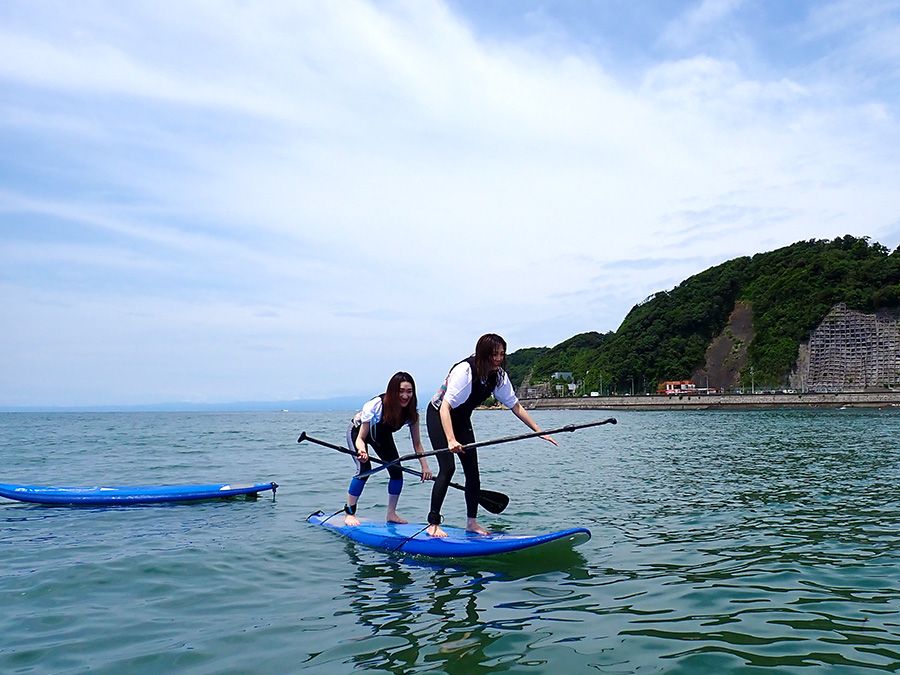 Experience SUP at the Feather Factory in Zushi, Kanagawa! SUP Zushi Beach At the end, try a two-seater. Oops! Be careful of your balance so you don't fall off. It's nerve-wracking.